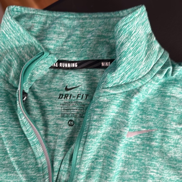 Nike Top Womens Green Long Sleeve Lightweight Running Dri-Fit Quarter Zip - Picture 2 of 4